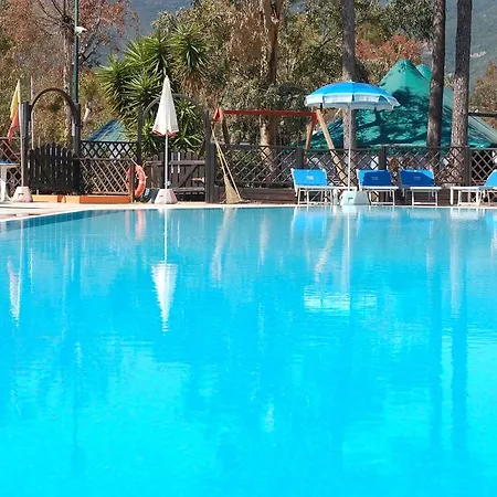 Lacona 4*