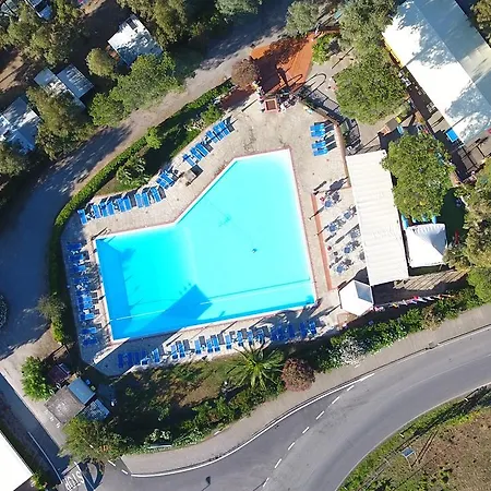 Lacona 4*