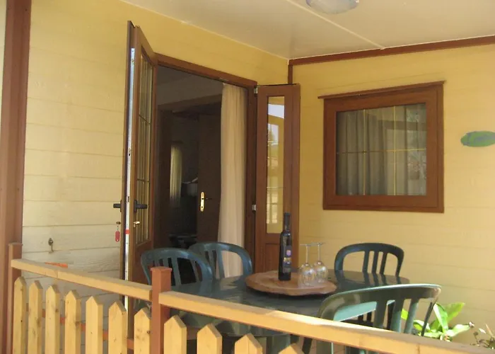 Camping Lacona 4* كابوليفيري