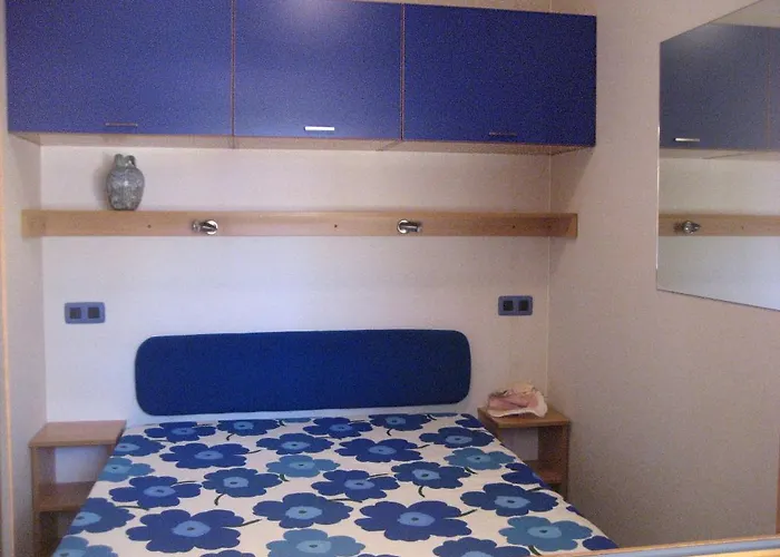 Camping Lacona منتزه العطل