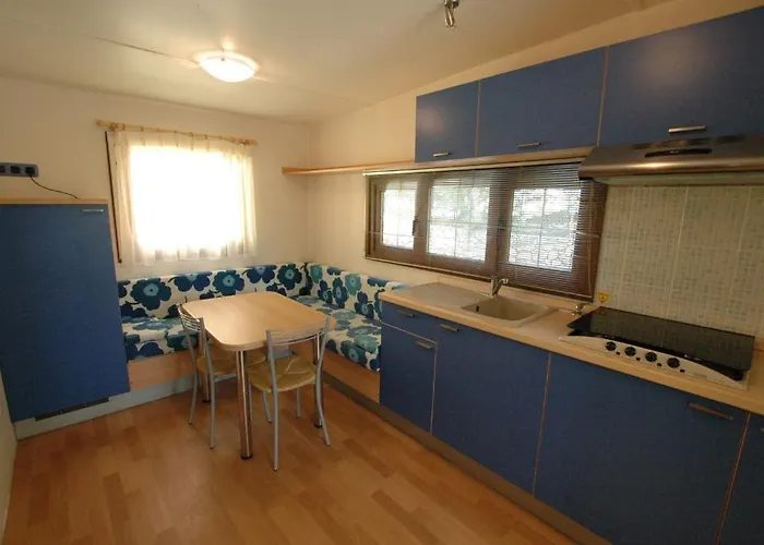 Camping Lacona 4* كابوليفيري