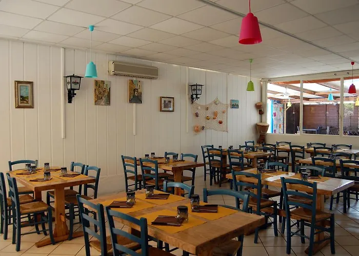 Camping Lacona منتزه العطل 4*