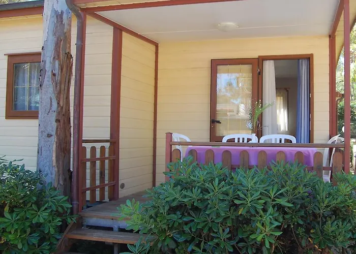 Camping Lacona منتزه العطل